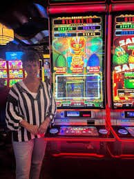 Rasakan pengalaman live casino terbaik di supermpo dengan dealer profesional dan interaktif